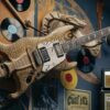 Krokodil-Gitarre, Musikaccessoires, Schallplatten, Poster, Verstärker, Kunstwerk, Sammlerstück, NFT, visuelle Pracht.